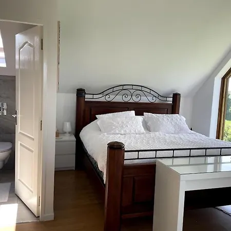Spacious Luxury Countryside Retreat Estry