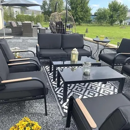 Spacious Luxury Countryside Retreat 펜션 Estry