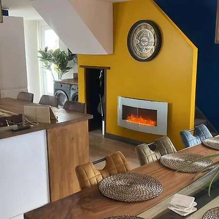 Spacious Luxury Countryside Retreat Estry