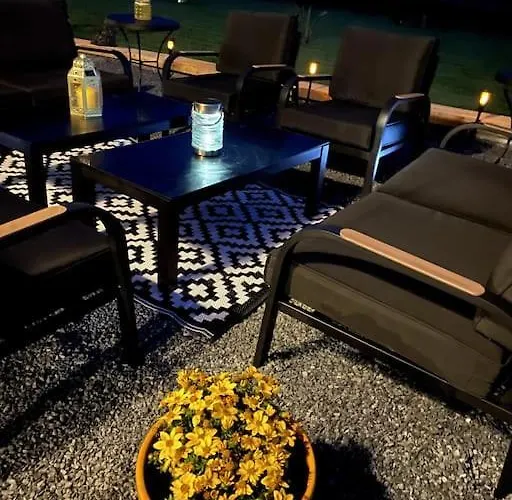 Spacious Luxury Countryside Retreat Estry