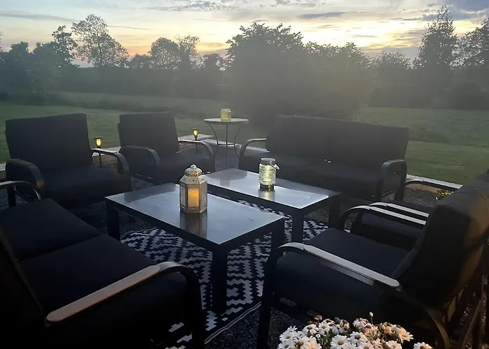 Spacious Luxury Countryside Retreat Estry