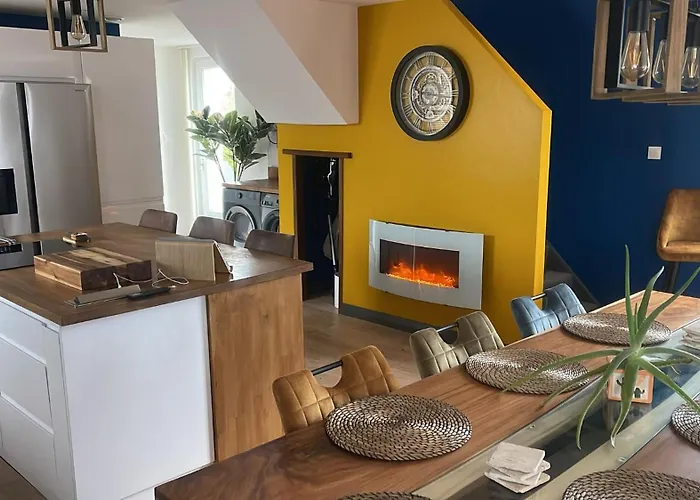 Spacious Luxury Countryside Retreat Estry